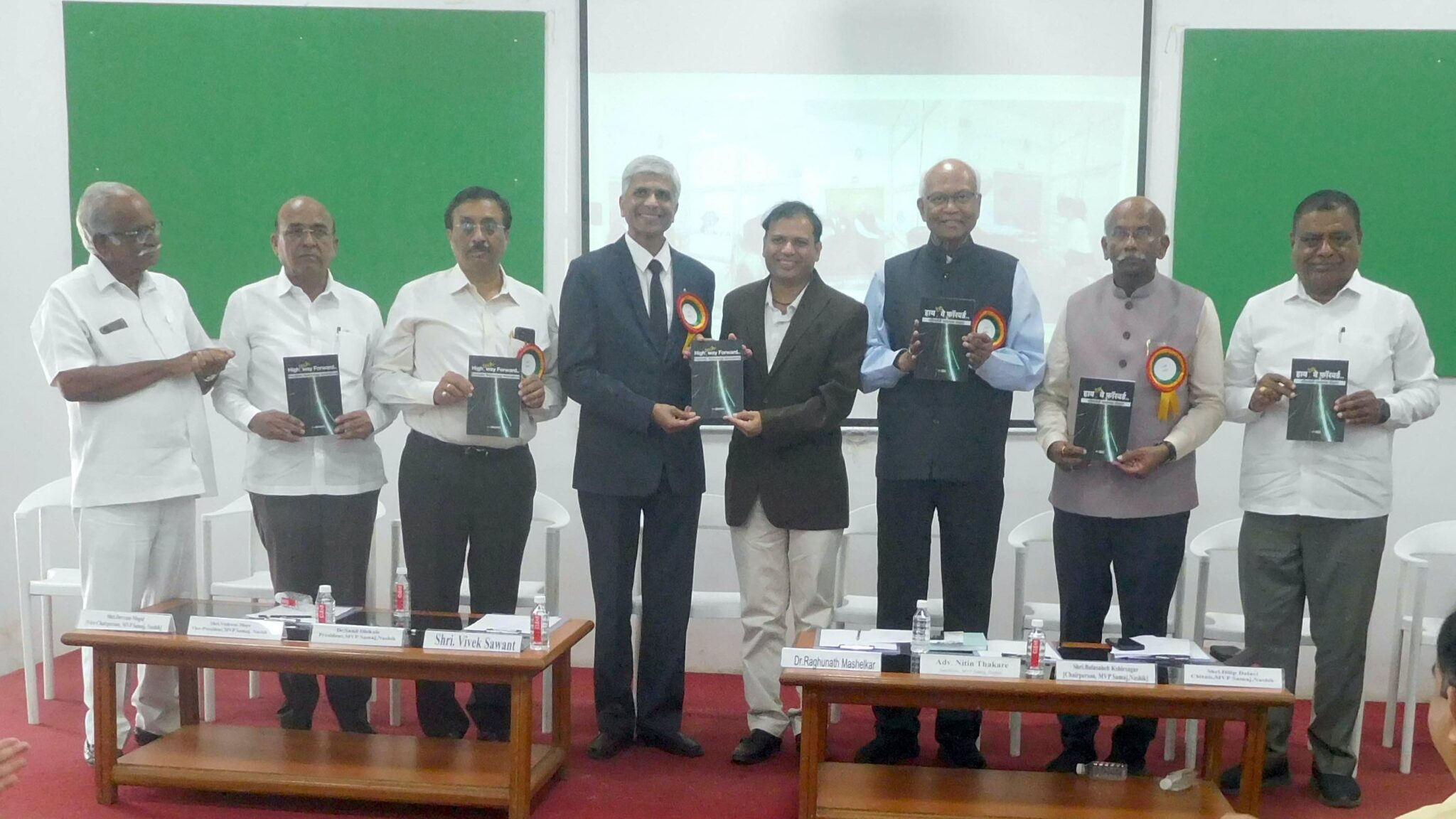 Distinguished scientist Dr. Raghunath Mashelkar and acclaimed educationist Mr. Vivek Savant while publishing the book "High-tech Way Forward," authored by Sunil Khandbahale, marking the special occasion of National Science Day, February 28, 2024.