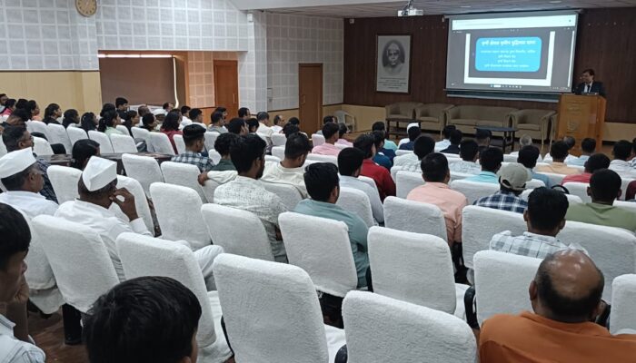 Sunil Khandbahale keynotes - AI in Agriculture Sunil Khandbahale addressing to Farmers, Students and Professors on AI in Agriculture